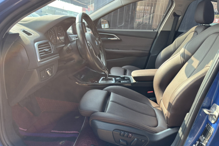 宝马1系 2020款 120i M运动套装中控内饰7004