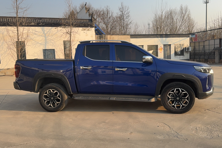 长安览拓者 2023款 2.0T自动四驱汽油旗舰型标箱车身外观6002