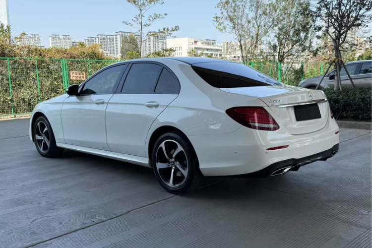 奔驰E级 2017款 E 200 运动型车身外观6003