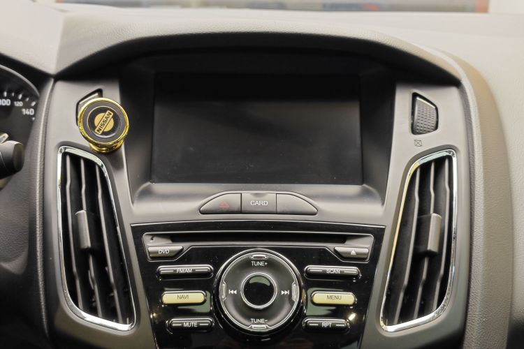 福特 福克斯 2017款 三厢 1.6L 自动风尚型智行版中控内饰7007