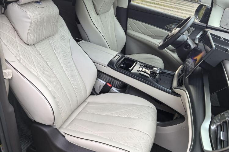 腾势D9 2024款 DM-i 980 四驱旗舰型局部细节41