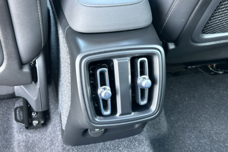 沃尔沃XC40 2024款 B3 智远运动版中控内饰7002