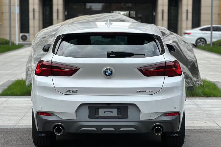 宝马X2 2021款 改款 sDrive25i M越野套装车身外观6005