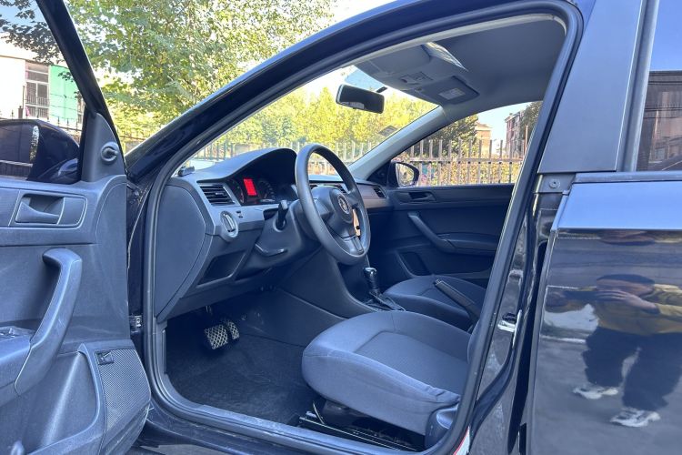 大众 桑塔纳 2015款 1.6L 自动风尚版中控内饰7001