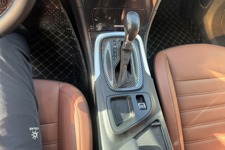 别克 君威 2014款 GS 2.0T 豪情运动版中控内饰7004