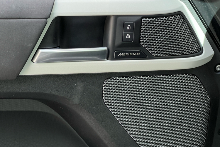 路虎卫士 2023款 90 3.0T P400 XS中控内饰7007