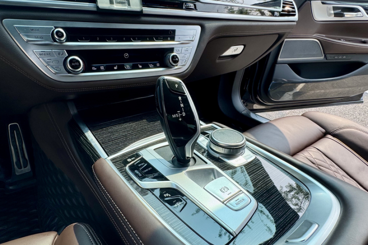 宝马7系 2021款 730Li M运动套装中控内饰7004