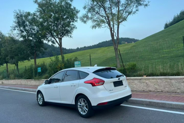 福特 福克斯 2017款 两厢 1.6L 手动风尚型智行版车身外观6005