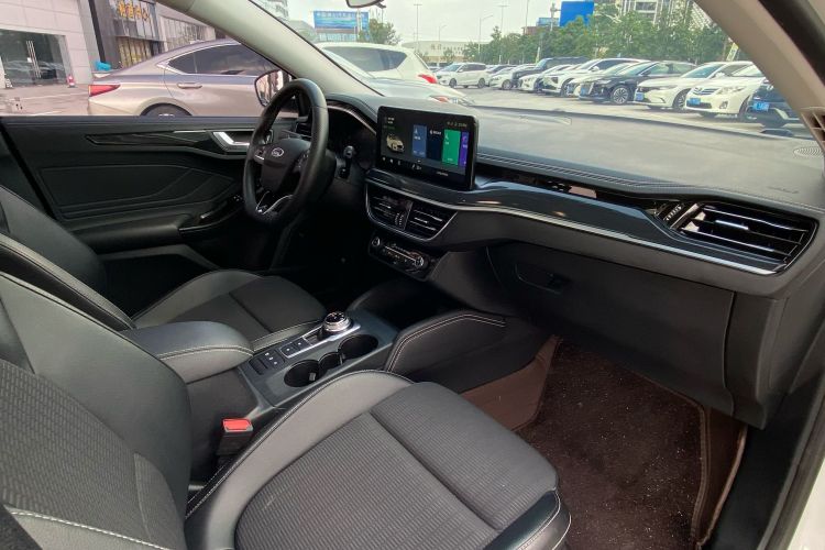 福特 福克斯 2021款 两厢 EcoBoost 180 自动锋潮型局部细节41
