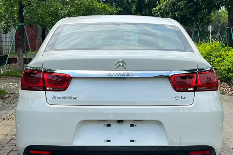 雪铁龙 C4世嘉 2016款 1.2THP 自动旗舰型车身外观6004