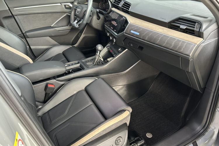 奥迪Q3 2024款 35 TFSI 时尚致雅型中控内饰7005