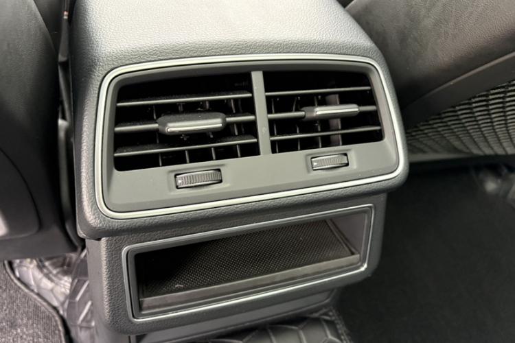 奥迪A6L 2019款 45 TFSI quattro 尊享致雅型中控内饰7006