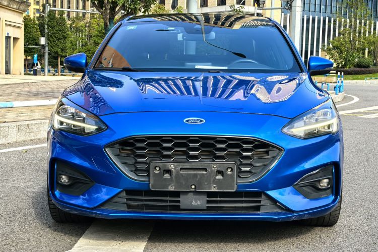 福特 福克斯 2020款 三厢 EcoBoost 180 自动ST Line车身外观6001