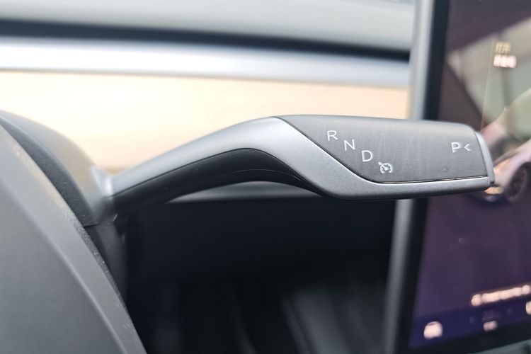 特斯拉 Model Y 2021款 标准续航后驱版中控内饰7011