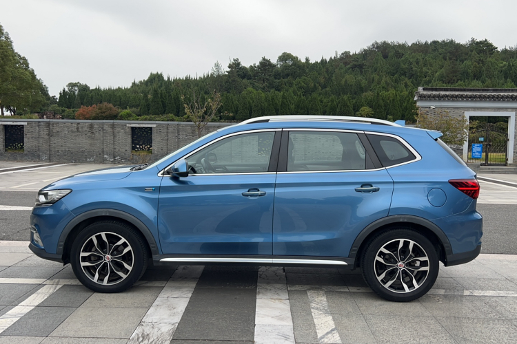 荣威RX5 2016款 20T 两驱自动互联网智享版车身外观6011
