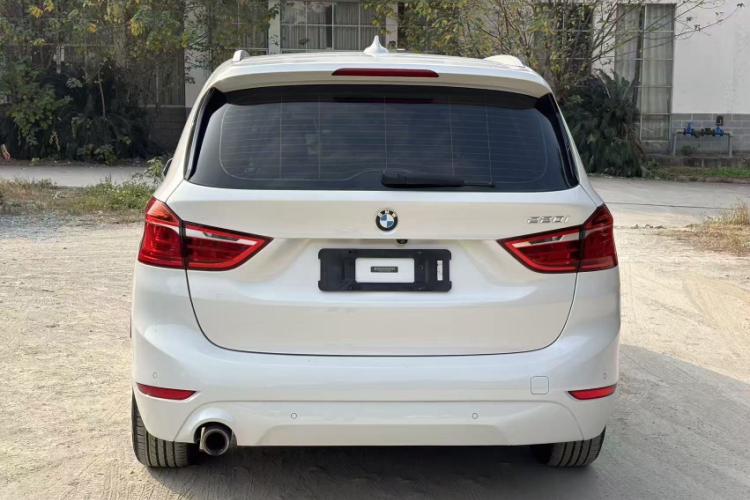 宝马2系多功能旅行车 2019款 220i 领先型车身外观6005