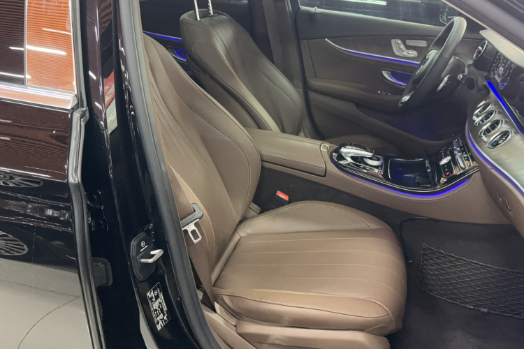 奔驰E级 2017款 E 300 L 豪华型中控内饰7005