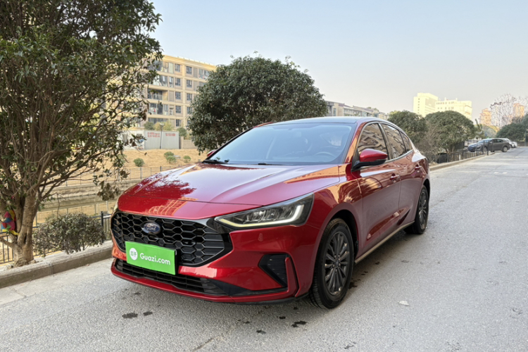 福特 福克斯 2022款 三厢 EcoBoost 180 自动竞速版车身外观6007