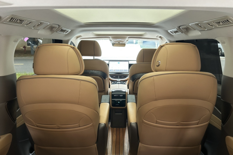 腾势D9 2022款 DM-i 1040 尊贵型中控内饰7004