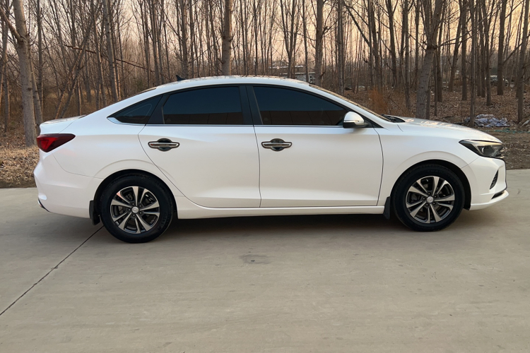 长安 逸动 2020款 PLUS 1.6L GDI 手动豪华型车身外观6003