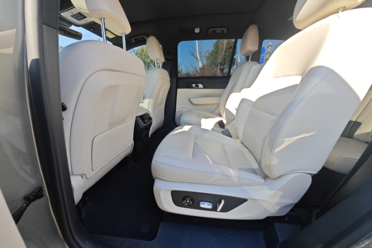 理想汽车 理想ONE 2021款 增程6座版中控内饰7006