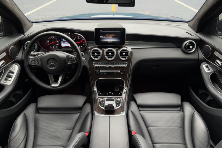 奔驰GLC 2016款 GLC 260 4MATIC 动感型中控内饰7003