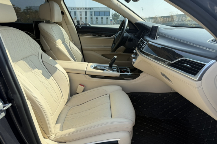 宝马7系 2016款 730Li 豪华型局部细节9014