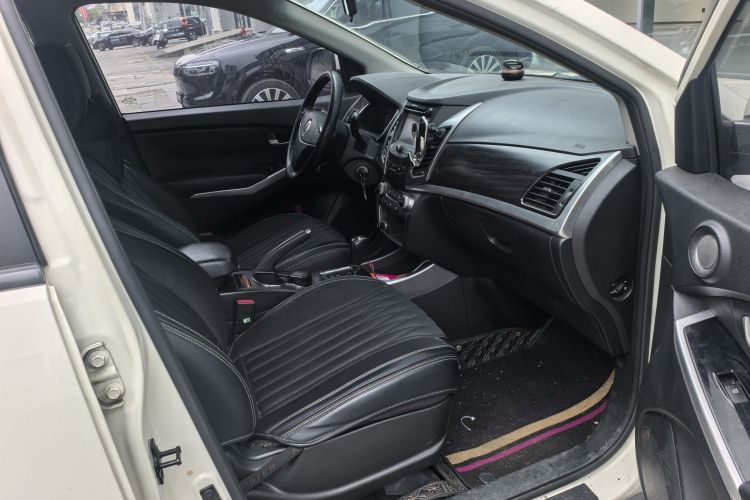 双龙 柯兰多 2014款 2.0L 汽油两驱自动精英导航版中控内饰7004