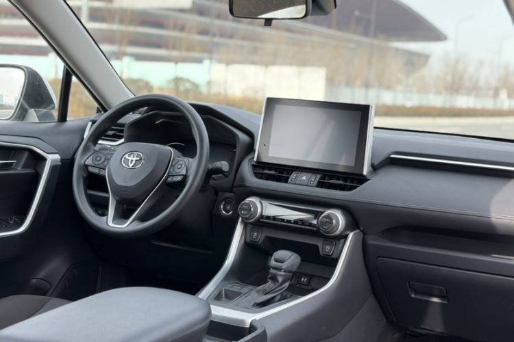 丰田 RAV4荣放 2022款 2.0L CVT两驱风尚版中控内饰7004