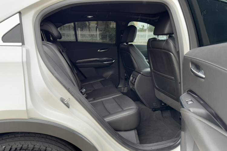 凯迪拉克XT4 2021款 28T 两驱技术型中控内饰7001