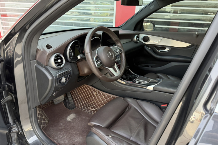 奔驰GLC 2020款 GLC 260 L 4MATIC 动感型中控内饰7004