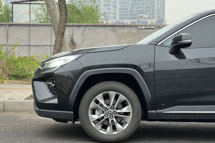 丰田 威兰达 2024款 2.0L CVT两驱领先版车身外观6006