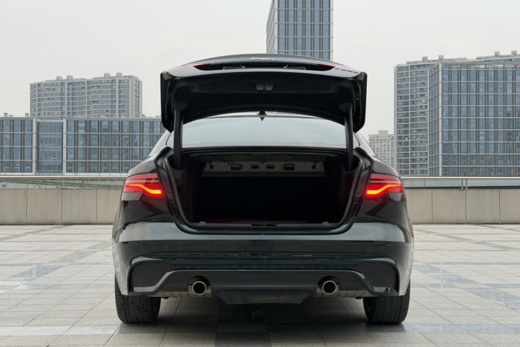 捷豹XEL 2022款 2.0T 250PS R-DYNAMIC S进取运动版局部细节23