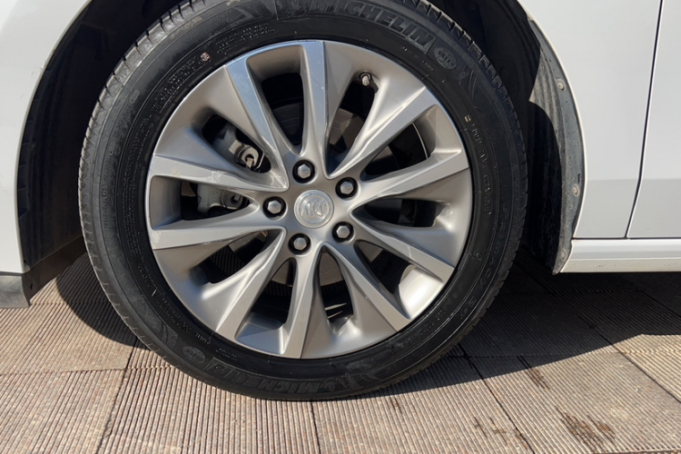 别克GL6 2019款 18T 6座互联豪华型 国V车身外观6008