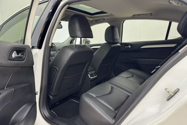 雪铁龙C4L 2016款 1.6T 自动精英型中控内饰7005