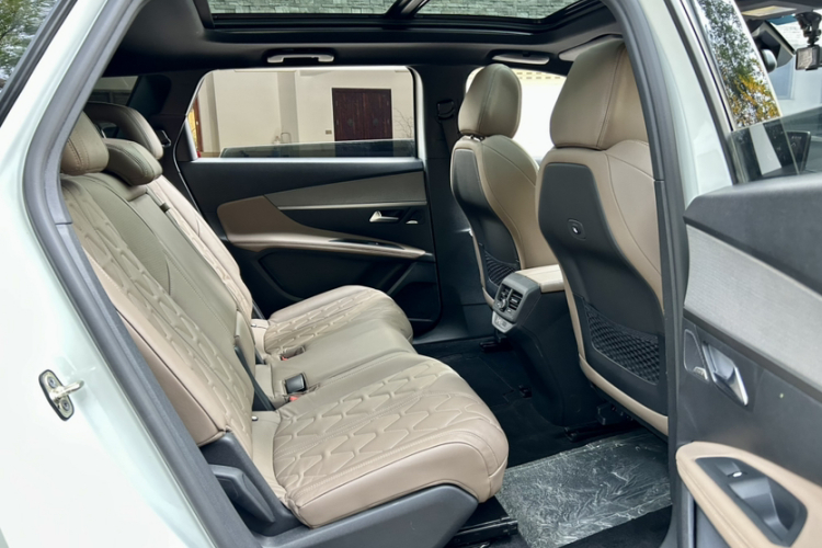 标致5008 2017款 380THP 7座豪华GT版中控内饰7002