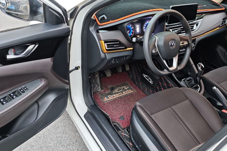 长安 逸动DT 2019款 1.6L 手动舒享型 国VI中控内饰7009