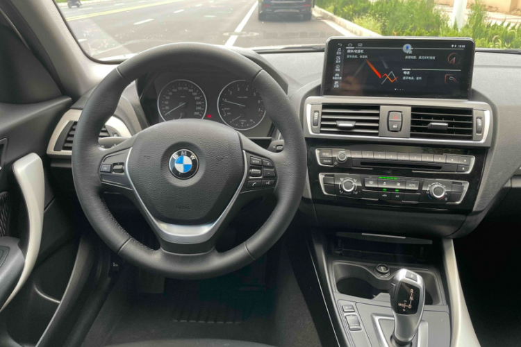 宝马1系(进口) 2016款 118i 领先型中控内饰7002