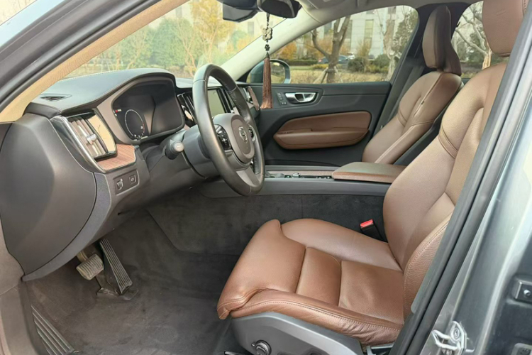 沃尔沃XC60 2019款 T5 四驱智雅豪华版 国VI中控内饰7004