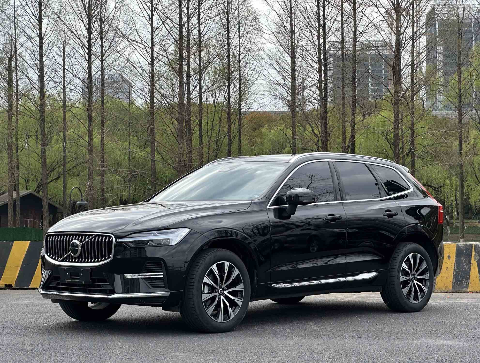 沃尔沃XC60 2025款 B5 四驱智远豪华版(1)