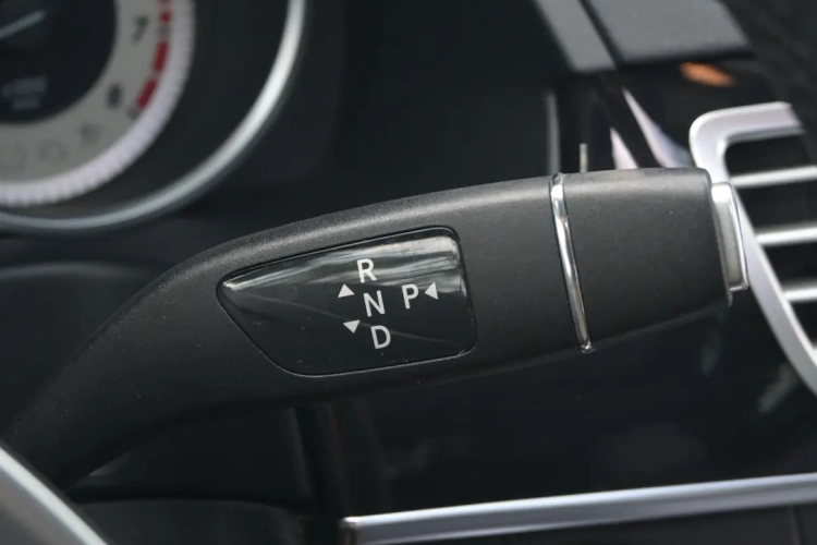 奔驰E级 2015款 改款 E 260 L 运动型中控内饰7004