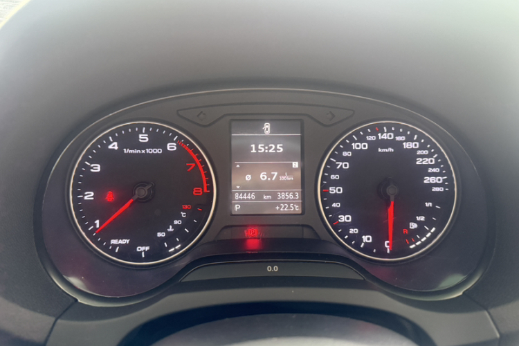 奥迪A3 2015款 Sportback 35 TFSI 百万纪念智领型中控内饰15