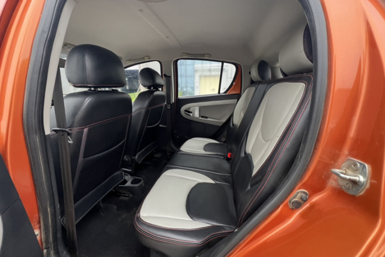 吉利汽车 熊猫经典 2015款 1.5L 自动酷趣版中控内饰7003