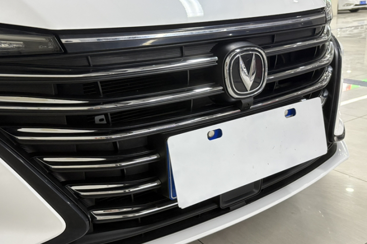 长安 逸动 2022款 PLUS 1.6L GDI CVT精英型车身外观6006