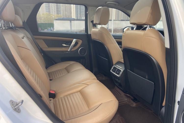 路虎 发现运动版 2024款 豪华定制版中控内饰7010