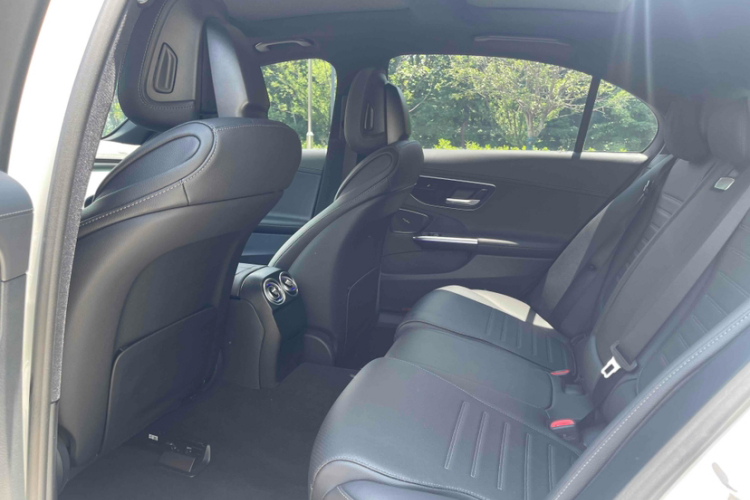 奔驰C级 2023款 改款二 C 260 L 运动版中控内饰7005