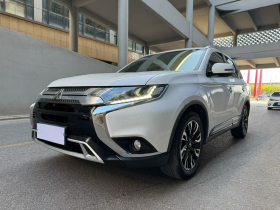 三菱 欧蓝德 2020款 2.4L 四驱致享版 5座