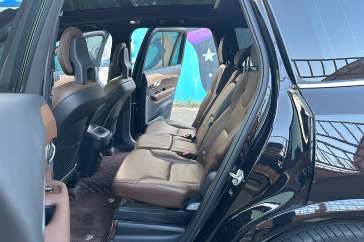沃尔沃XC90 2022款 B5 智行豪华版 5座中控内饰7003