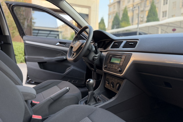 大众 朗逸 2015款 1.6L 手动风尚版中控内饰7005