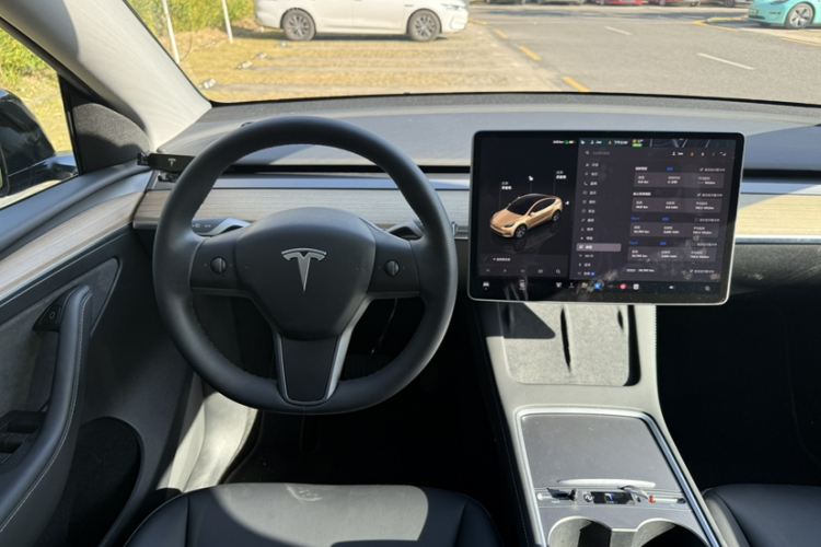 特斯拉 Model Y 2022款 后轮驱动版中控内饰7008